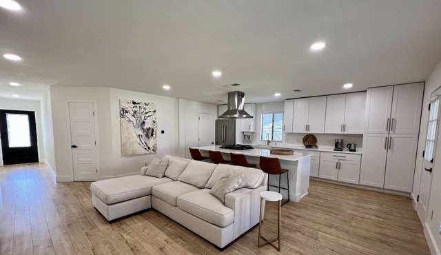 3BD\2BTH Home - 7PPL - 9MI to DT - EV Charger