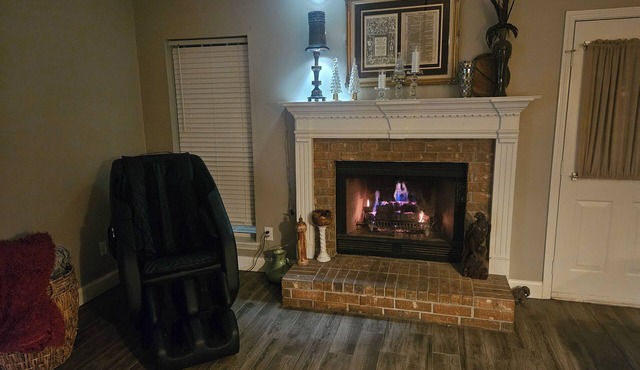 3bd/2bth Home, king/queen bds,crib, RV/trailer parking, pet fence, massage chair