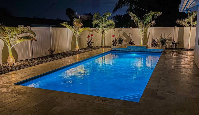 3bd 3b Siesta Key with New Heated Pool and a Game Room 2.5 Miles to the Beach!