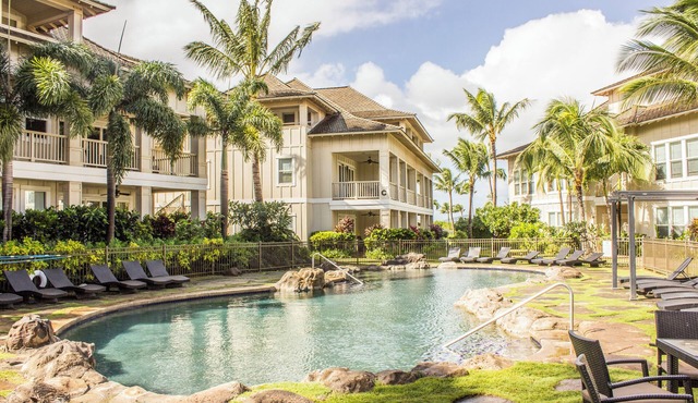 3BD/3BR Luxury Villa, AC, Pool, Walk to Beaches