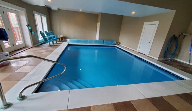 3bd/4ba on Acre/Indoor Heated Pool/Theater/Hot Tub/Billiards/Wifi/FirePit/Hike