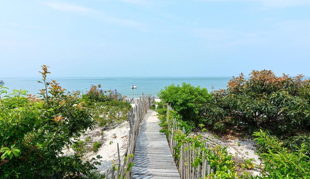 3BD Beach Dunes Beachfront Lighthouse-A/C, Deck, Direct Water Access, Amazing Water Views & Sunsets