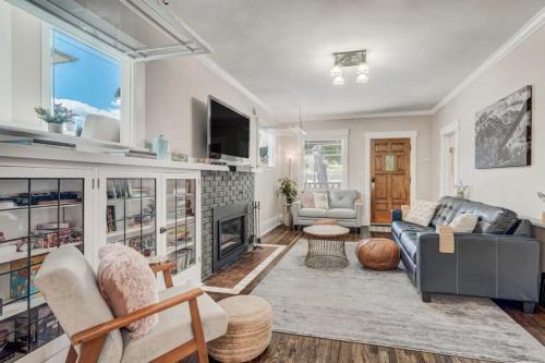3BD Charming Cottage Large Backyard Garden Suite