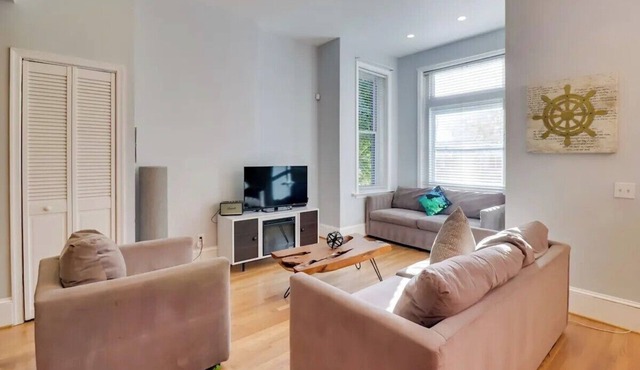 3BD Classic Victorian in Downtown DC Near Metro and Local Attractions!