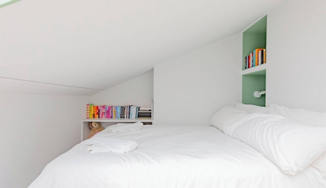 3BD Cottage Inspired Home by Hampstead Heath