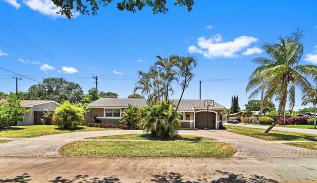 3BD Deerfield Beach with Heated Pool and Yard Games