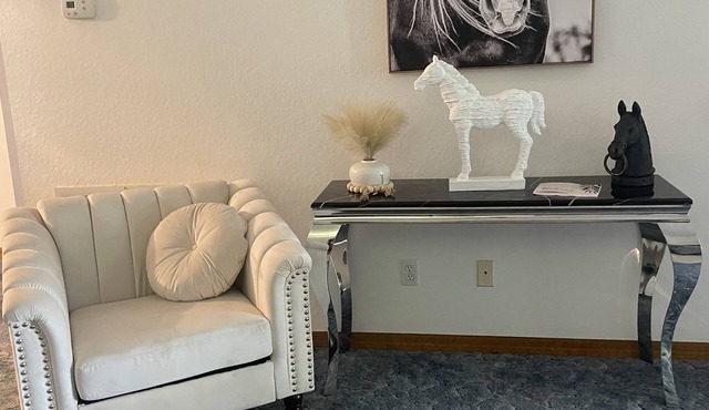 3BD house sleeps 8-10 Guests, Family Game Room.
