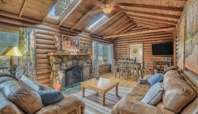 3BD Log Cabin Pikes Peak and Garden of the Gods
