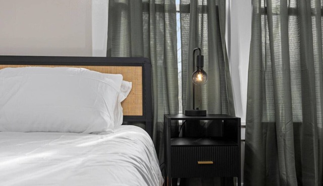 3BD Retreat 5 Min from OSF | Extended Stay Ready
