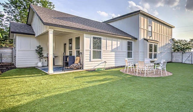3BD Retreat for 6 Near Lake LBJ with Fire Pit & Patio