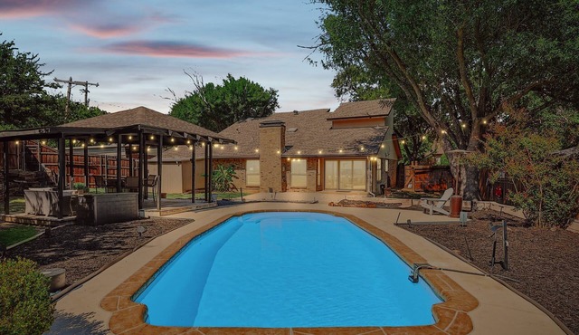 3BD Retreat with Pool & Patio, Mins to Attractions