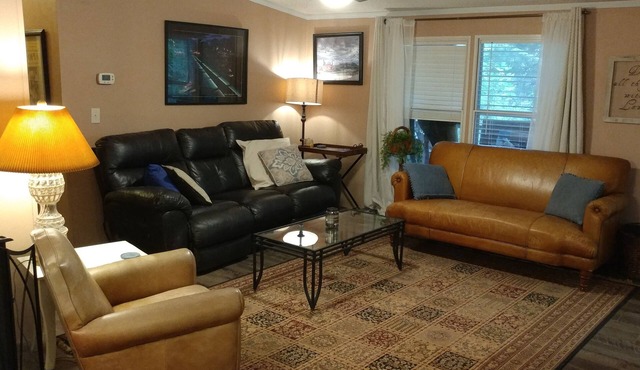 3bd Riverhouse