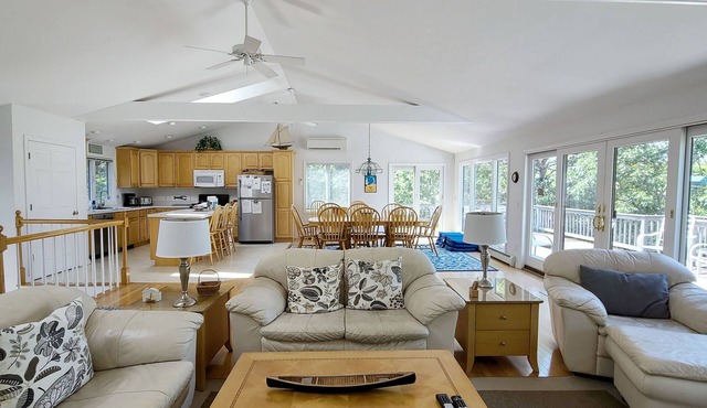 3BD Truro Hills Contemporary-A/C, Large Deck, Gorgeous Wooded Views, Ovesized Outdoor Shower