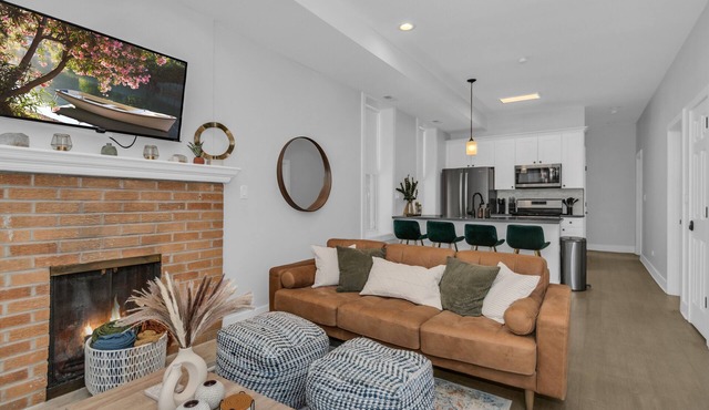 3BD West Town Gem: Explore the Windy City in Style
