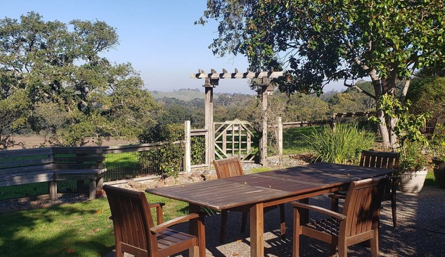 3BDR, 2BA, near Stanford, overlooking a horse farm in beautiful Portola Valley.