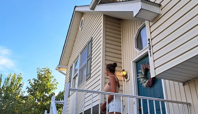 3BDR, 3 Full-Bath house in City, 2 living rooms [3,000 sq. ft.] - Pet Friendly!