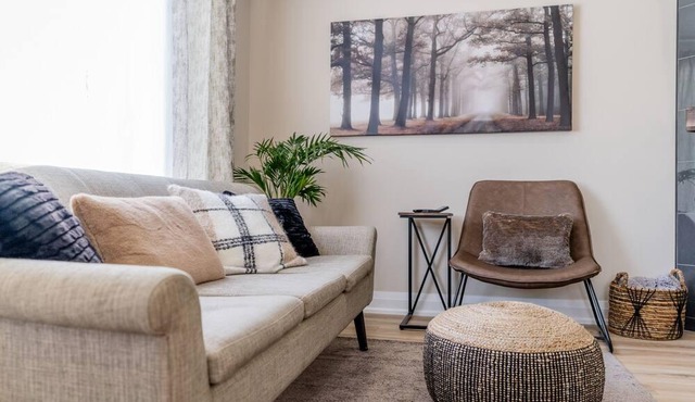 3BDR BBQ Smart TV Main Floor Unit Hamilton