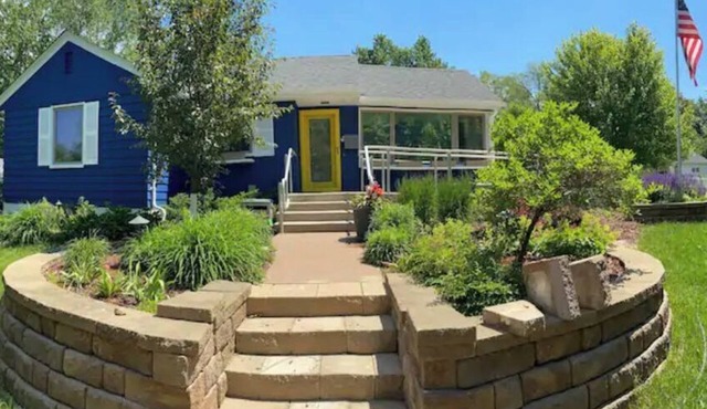 3bdr home, super-clean, cozy backyard, by Westends