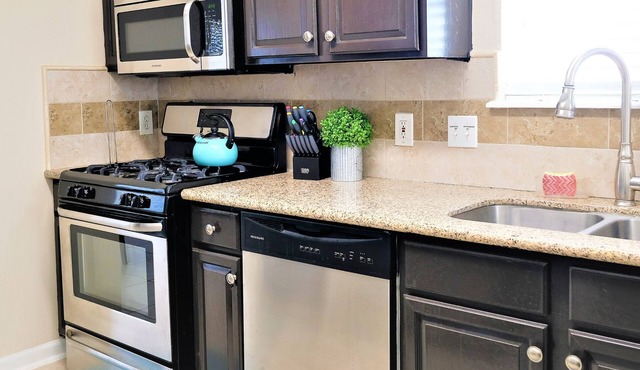 3Bdrm 2.5Bath 5Beds - Near Downtown