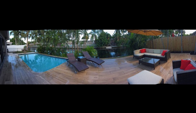 3bdrm, 2bth, Pool; fully stocked kitchen; close to beaches, bars & restaurants.