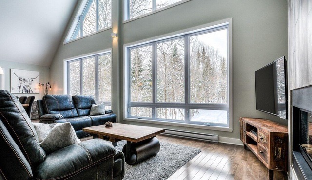 3BDRM Zen Private Chalet - Spa/Firepit/Ski, 3BDRM Zen Tremblant Chalet - Ski/Hike/Swim