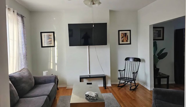 3bed/1 bath Retreat - 10 min from Downtown