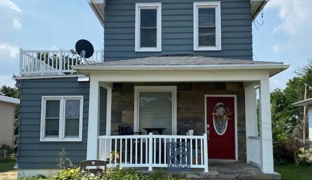 3bed 2bath nestled in cozy Grandview neighborhood (pet friendly!)