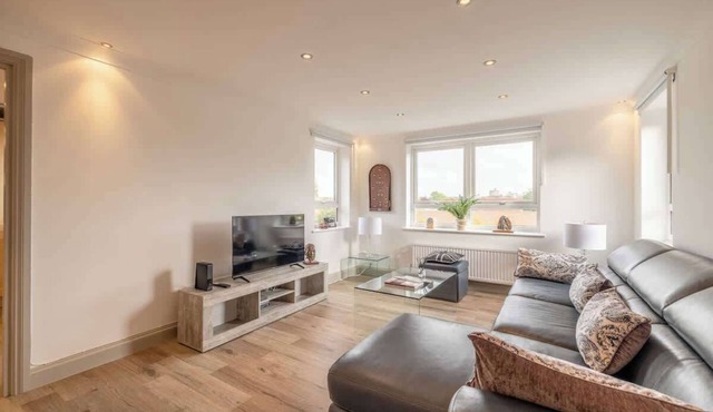 3Bed, 2Bath Penthouse Near Windsor & Long Walk