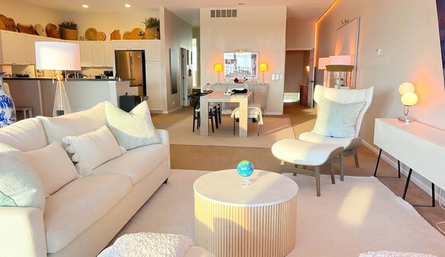 3bed -2bath Retreat Sleeps up to 9 w/Amenities+LargerTerrace+Bay Views+Office
