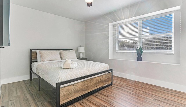 3Bed/2Bath with Modern Comforts. NRG STADIUM 8 Miles Away. FIFA World CUP 2026