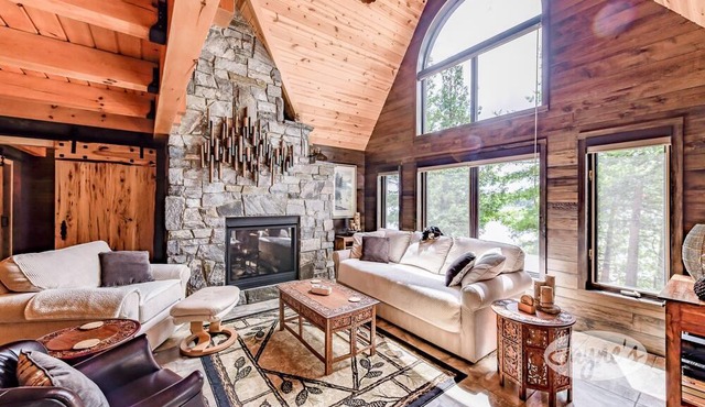 3bed 3bath cottage on Maple Lake! Incredible Sunsets! SW Exposure!