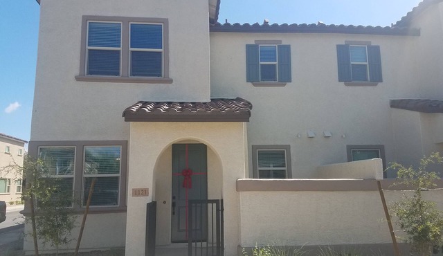 3Bed/3Bath GATED community CONDO w/POOL,JACUZZI,FITNESS CENTER