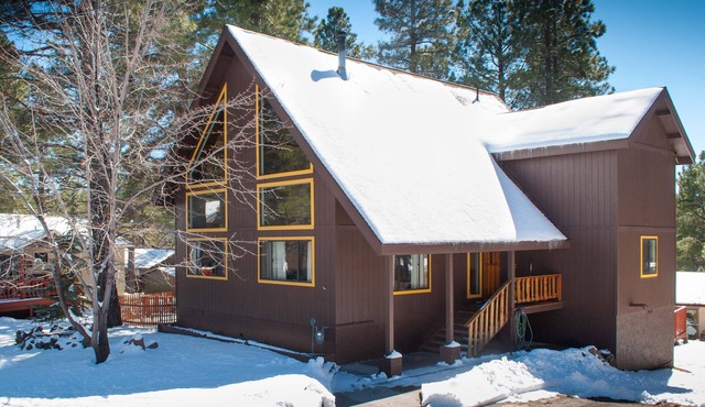 3bed+den Nakai Chalet, EV charger, AC, Spa