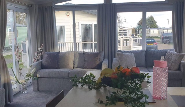 3bed holiday home in Clacton-on-sea, sleeps 8