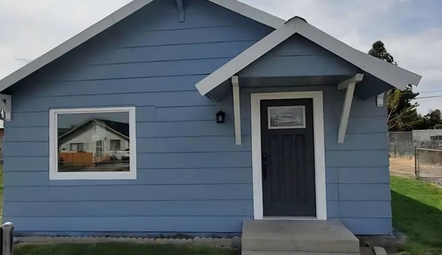 3bed house in soothing Emmett with AC and heading in each room control separate