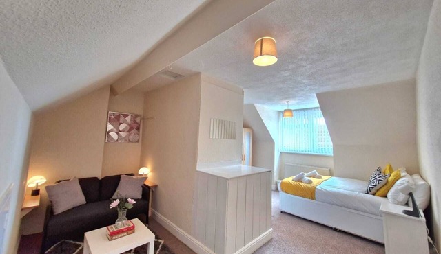 3bed House with Gym close to Town, Uni, Hospital