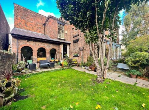 3Bed Listed Beauty near popular Lark Lane!