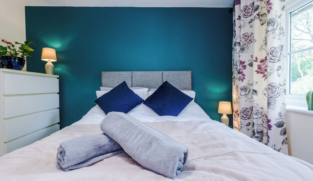 3bed WiFi parking 2 w/c comfy contractors/families Manchester