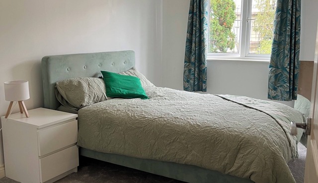 3bedr apartment Exeter city center. 3 minutes walk from Exeter Central station.