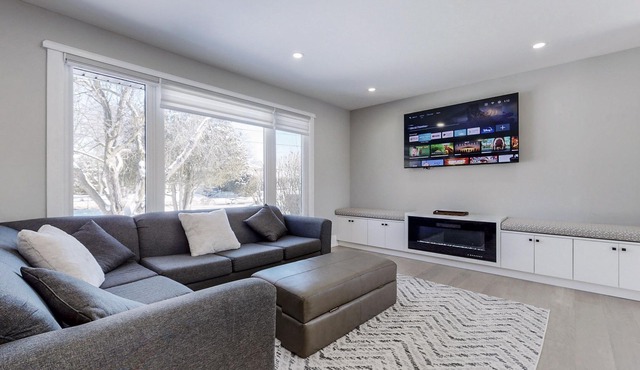 3Bedroom 3bath &Office, kids party, playground, onsite storage/opt, pet friendly