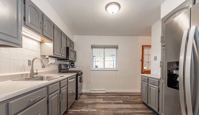 3Bedroom/1.5Bath Close to Local Hospitals