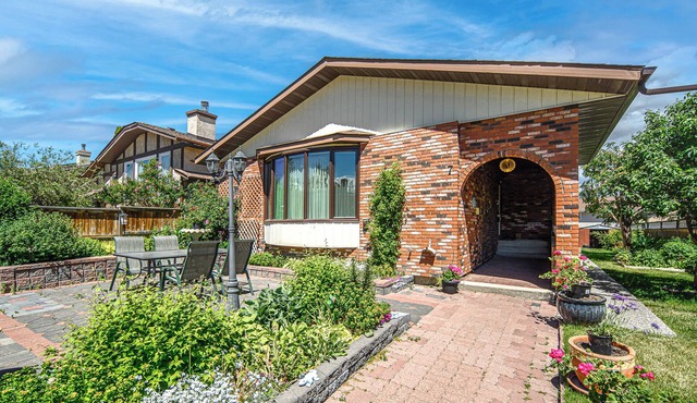3Bedroom 2Bathroom Double Garage 10 mins to DT 12 mins to Airport