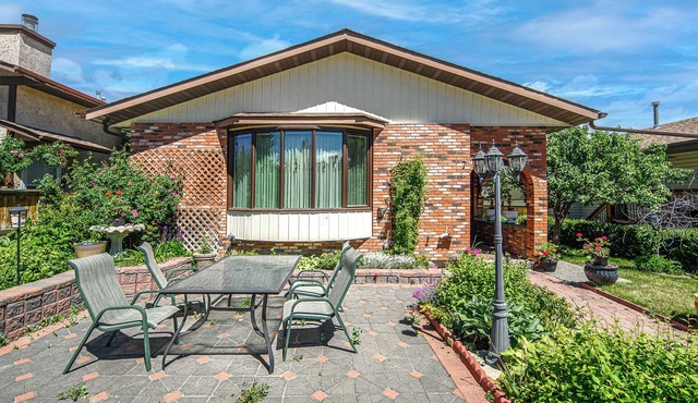 3Bedroom 2Full Bath Fully Fenced Yard near DT&YYC PetOK