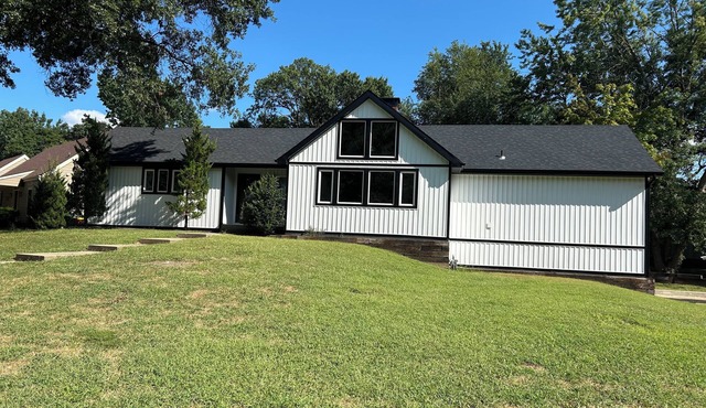 3Bedroom and Loft Countryside Dr Home Minutes from Pitt State and Local Eateries