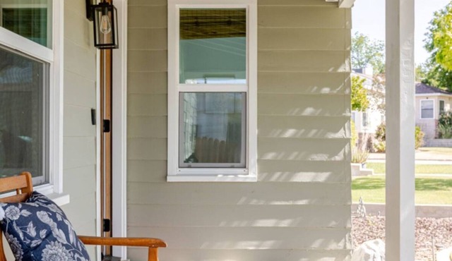 3bedroom house close to several hospitals w/HOT TUB in pleasant La Cresta area.