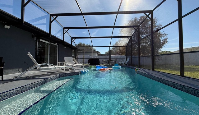 3bedroom house in awesome Kissimmee with WiFi, AC play room bbq and private pool