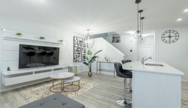 3bedroom Stylish Getaway by the Park with 2-Car Garage