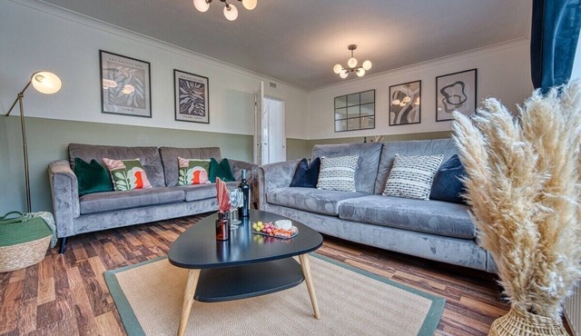 3bedrooms | Free Parking | Pet Friendly | Garden