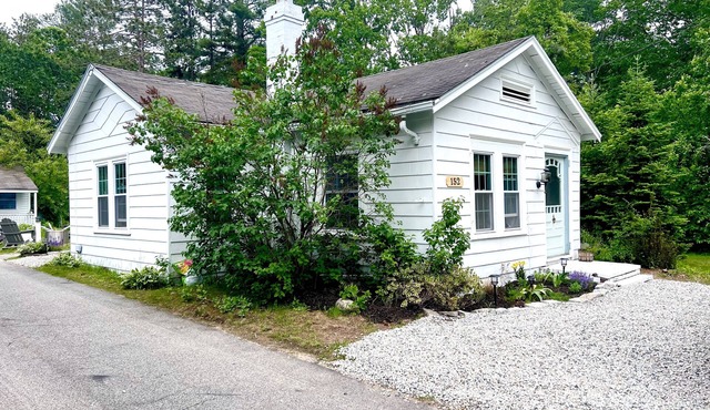 3BR 1. 5 Bath Beach Cottage near KPT/Beaches