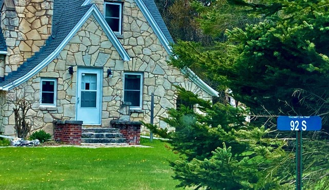 3BR/1.5BA Woodsy Stone Cottage 1 Hr to Pictured Rocks, Hike Trails On-Property